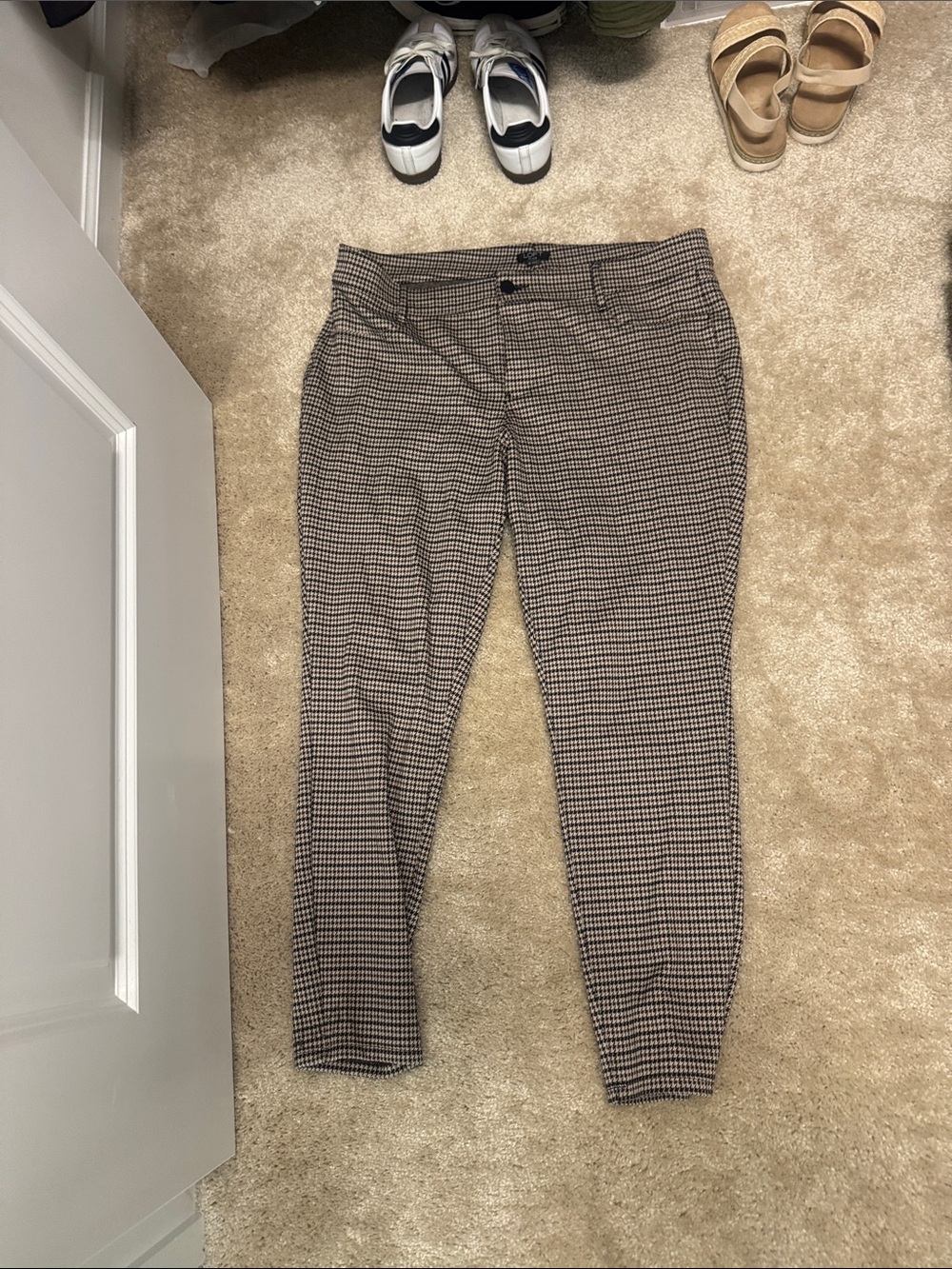 Women's Slim Fit Houndstooth Dress Pants - Brown